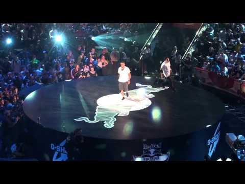 Red Bull BC One 2011 - semifinal - Roxrite vs Neguin