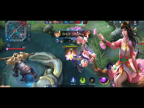 GUINEVERE VS HILDA , KILLING HER EVEN IN BUSH - MOBILE LEGENDS