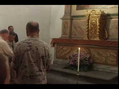 2012-06-26 013 El Batán - v.d. Does  - Kathedraal Stª Ana - Kranslegging