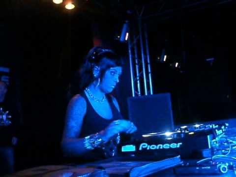 sáphira @ the sickest squad vs noisekick 2013