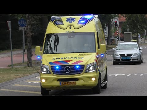 A1 Ambulance 02-136 Sneek met spoed naar het Radboud UMC in Nijmegen