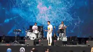 Neon Indian - &quot;Baby&#39;s Eyes / Deadbeat Summer&quot; Hellow Festival 2017 Monterrey