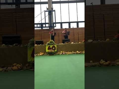 Danaja Grebenc in Klemen Rošer / Alpengold spilerein (Manfred Eisl, prir. za dve harmoniki K. Roser)