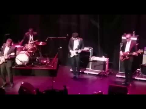 John Mayer Trio w/Robert Cray - Chicken in the Kitchen [Live at the Apollo Theatre]