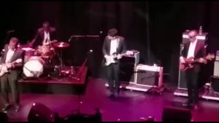John Mayer Trio w/Robert Cray - Chicken in the Kitchen [Live at the Apollo Theatre]