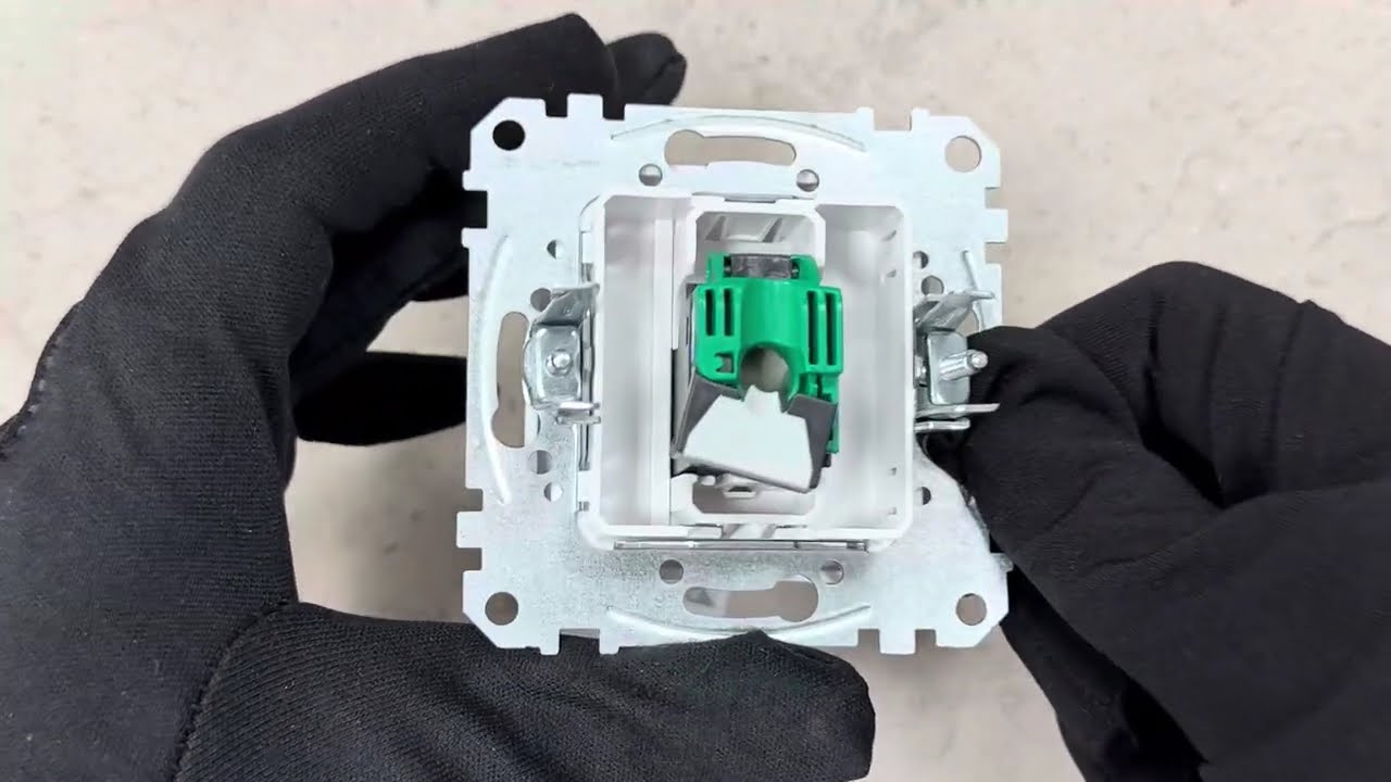 Компьютерная одинарная розетка SCHNEIDER Sedna Design cat5E UTP белая SDD111451