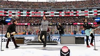 Simple Plan sings “O Canada” at 2016 Winter Classic