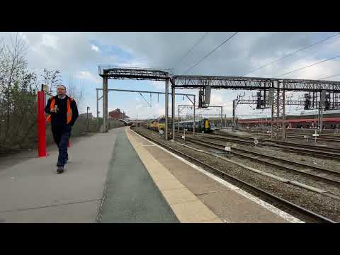 90029+90035 passing crewe