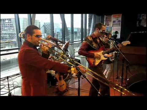 La Caravane Passe - Babakool Babushka (live @Bimhuis Amsterdam)