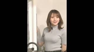 鬼頭明里さん✨グレーのニット