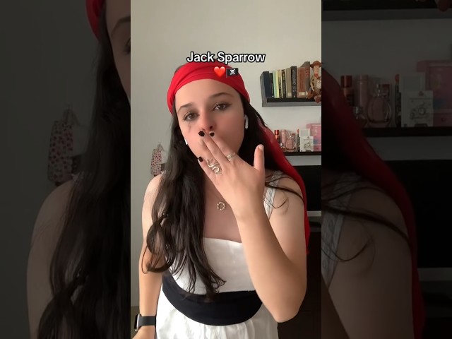 Vídeo relacionado con Spooktacular Creations Collar de moneda pirata, collar de calavera, accesorios para hombres, mujeres y niños, Halloween, cosplay, disfraz de piratas, recuerdos de fiesta