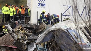 Ein harter Tag für die Angehörigen der Opfer – heute beginnt die Identifizierung der Leichen (Video der Kollision)