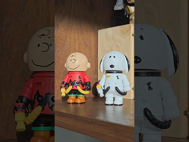 Vídeo relacionado con POP MART Mega Space Molly 100% Charlie Brown & Snoopy de Acción Popular Figura Coleccionable y Adorable Juguete Artístico Regalo Creativo 2 in 1 Box