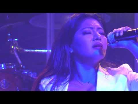 ¡INCREÍBLE! Mujer canta como Vicente Fernández y Ana Gabriel en una sola canción. 🤯