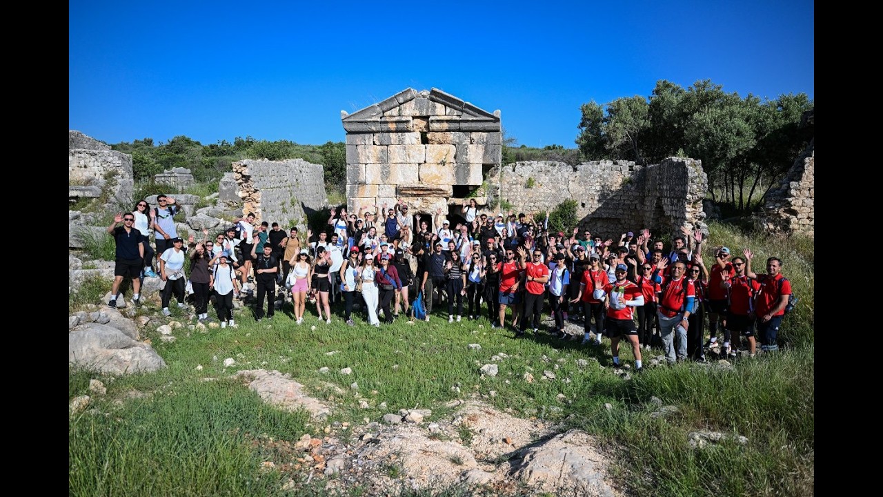 MERSİN’DE 19 MAYIS COŞKUSU BAŞLADI TARİHİ KİLİKYA YOLU’NDA GENÇLİK YÜRÜYÜŞÜ DÜZENLENDİ