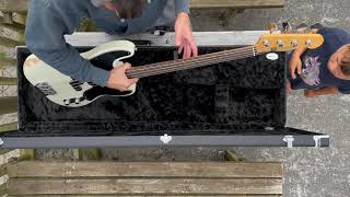 Video thumbnail for Fender Mike Dirnt Precision Bass Road Worn (Unboxing) by KRIS BENZ Official