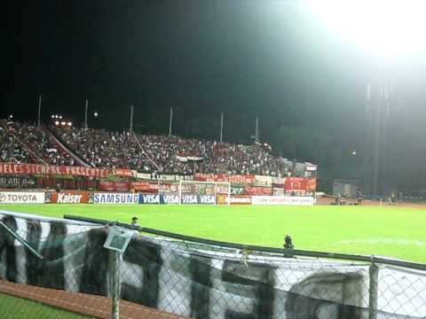 "TIFO! Recibimiento al Caracas F.C Frente a la Catolica" Barra: Los Demonios Rojos • Club: Caracas