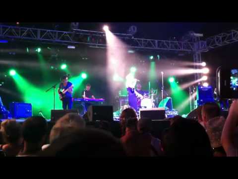 Bo Bruce - Running Up That Hill