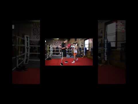 How Roberto Duran would feint a right hand to set up a right uppercut! #feint #righthand