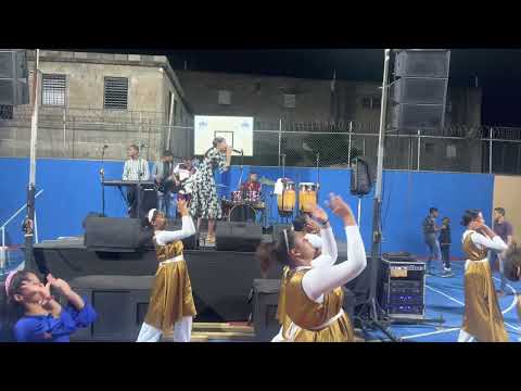 Salmista Elizabet soler Cover vientos de gloria @officialnewwine