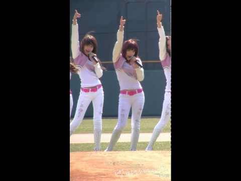[Fancam] 100328 Taeyeon SNSD - Oh!@Pro Baseball Opening Game