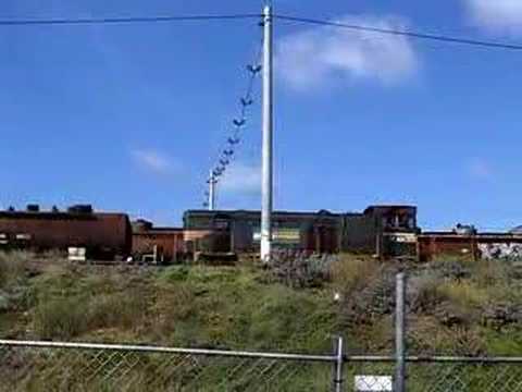Y165 shunts a short train at Tottenham Yard