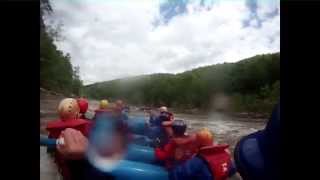 preview picture of video 'Whitewater Rafting the Cheat River Narrows at 8 foot'