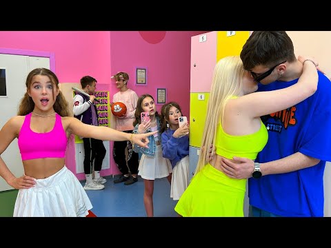 First kiss on campus 💋 Who has big problems at school? | KiKiDo Campus