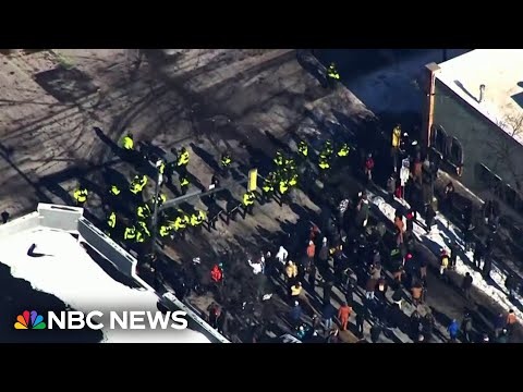 Trump administration defends shooting of Minneapolis man by federal agents