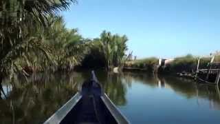preview picture of video 'Boat ride in the fishponds in the Philippines'