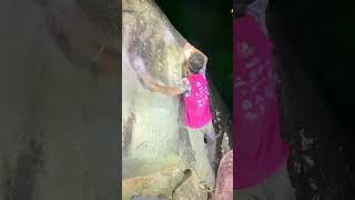 Video thumbnail de Piés no chão, V5 (sit). Cocalzinho de Goiás