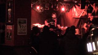 Chixdiggit cover - Gettin Air (Live @ Black Pirate&#39;s Pub - 02/11/2012)