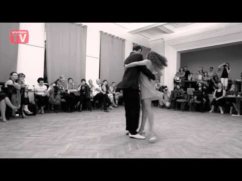  Juan Capriotti  and  Graciana Romeo  are  dancing  to  the  vals  "  Dichas Que Vivi  "  by  Rodolfo Biagi  in  2010