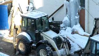 preview picture of video 'Уборка снега в Питере... 3 трактора, кто больше!....AVI'