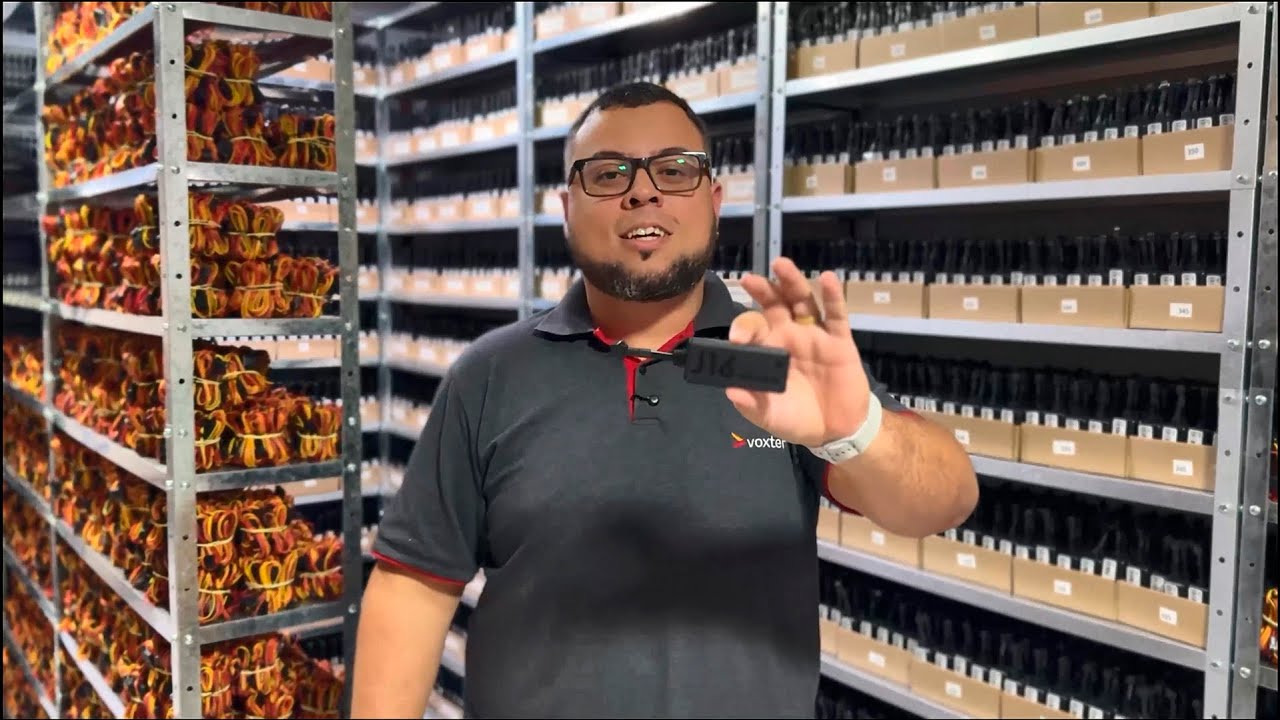 Capa do vídeo “J16 não é tudo igual: diferenciais do rastreador da Voxter”, no canal da Voxter