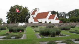 preview picture of video 'Jyllinge Kirke ringer til dåb og gudstjeneste'