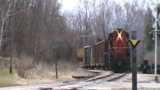 preview picture of video 'Canadian National SD40-2LW #5320 Wails North Through Cedarburg, Wisconsin (4/15/09)'