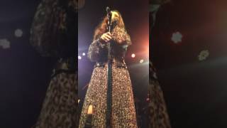 #idinaparty - Idina thanks fans and gives some advice/ Like Lightning