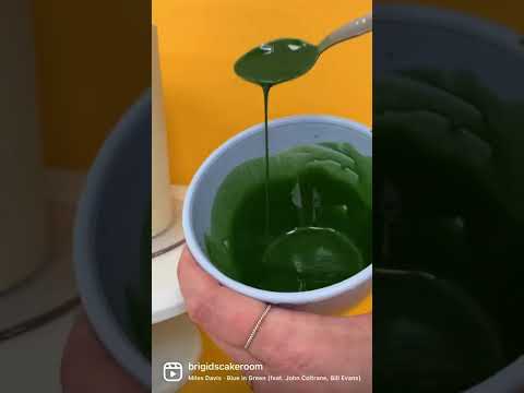 Let’s make edible Paint 😍 just 2 ingredients- cocoa butter and oil based colouring !! Super easy