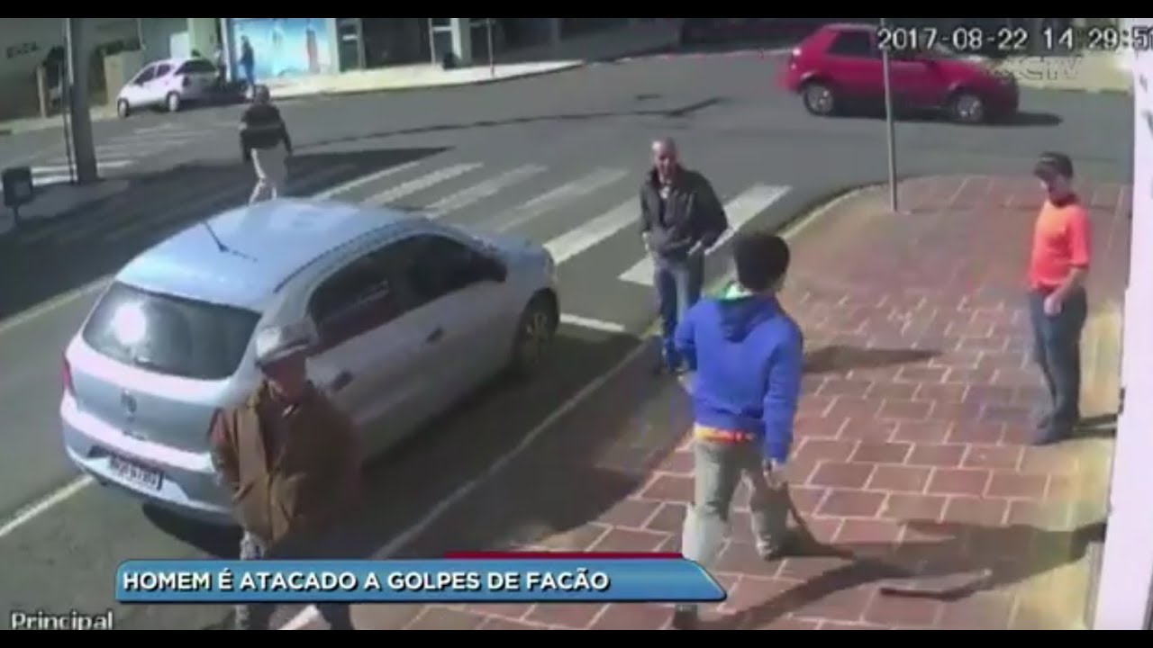 Homem tem braço decepado com golpes de facão