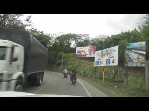 Llegando al municipio de Girardota Antioquia cruzando el puente sobre el río Medellín