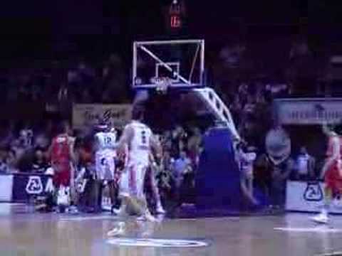 06 23-02-08 BCO-Charleroi - Heerlijke score van Veselin Petr