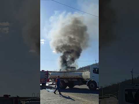 Um carro baú pegou fogo em Quixaba Pernambuco