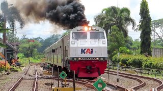 Download lagu DERU AKSELERASI LOKOMOTIF KERETA API SAAT BERANGKAT STASIUN !! mp3