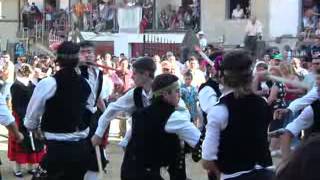 preview picture of video 'Danza tradicional Salamanca en Santibañez de la Sierra Casas Rurales Francia-Quilamas'