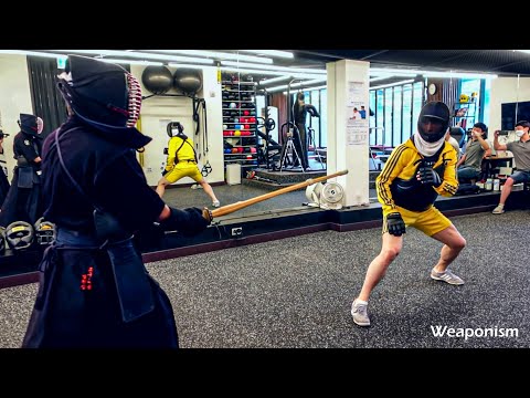 How 'Bruce Lee' fights the sword