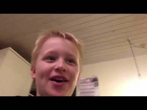 Drikker et glas mælk!!