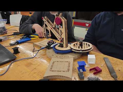 Rowan University, Intro to Mechanical Design claw project - Group 5