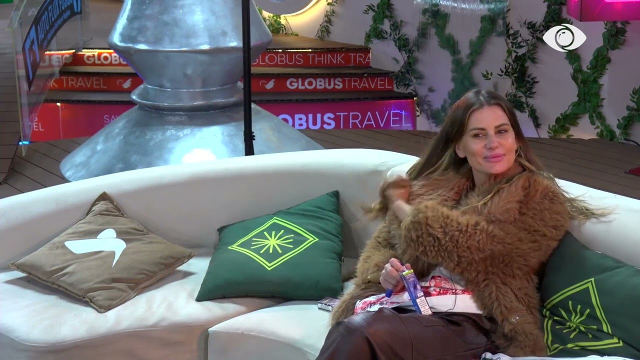 Momente gazmore në shtëpi, Gjesti luan me Livian dhe Olën