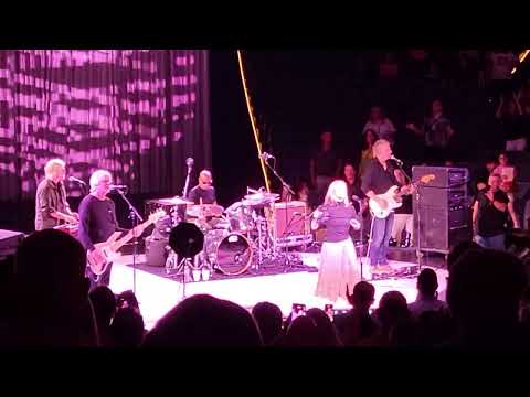 Belinda Carlisle - "Our Lips Are Sealed" (The GO Go's) Westbury, NY, 2023